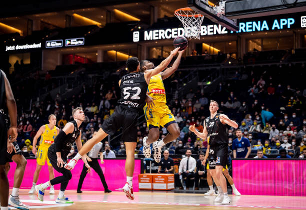 雷亚尔坐镇 雷亚尔坐镇